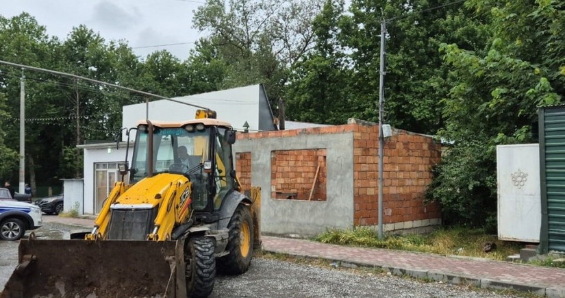 İsmayıllıda qanunsuz tikili sökülüb