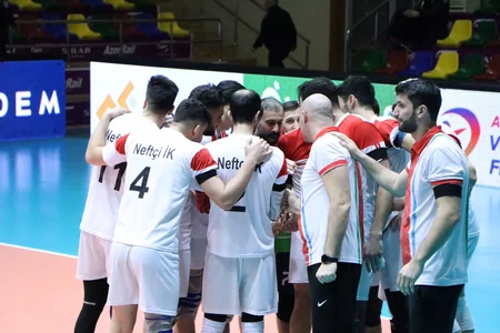 Azərbaycan çempionatının oyunları sükutla başlayıb, voleybolçular meydana qara sarğı ilə çıxıblar