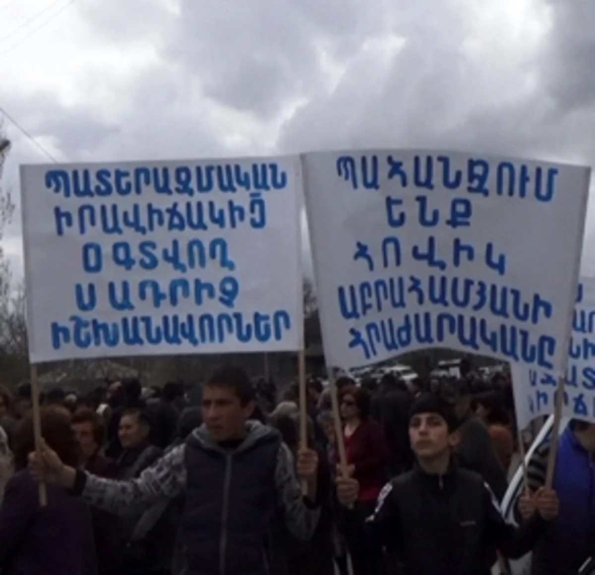 Участнице протестов в Армении грозят отправить сына в Карабах