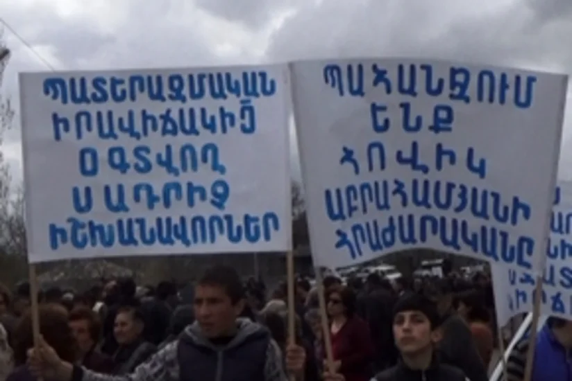 Участнице протестов в Армении грозят отправить сына в Карабах