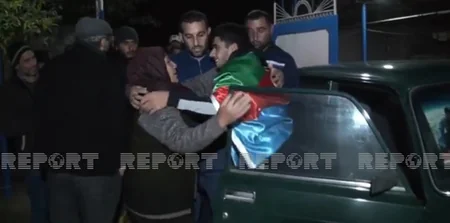 Cəlilabad sakinləri qaziləri qarşılayır