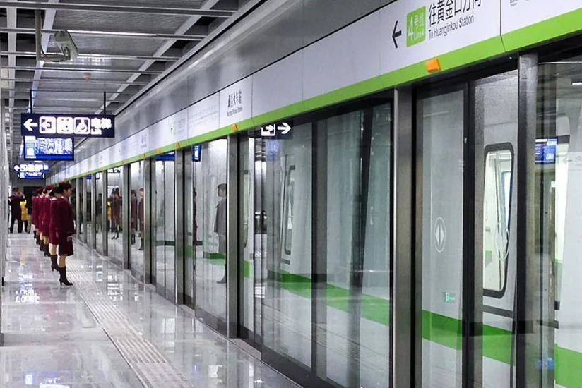 Метро в Ухане возобновило работу после двухмесячного карантина