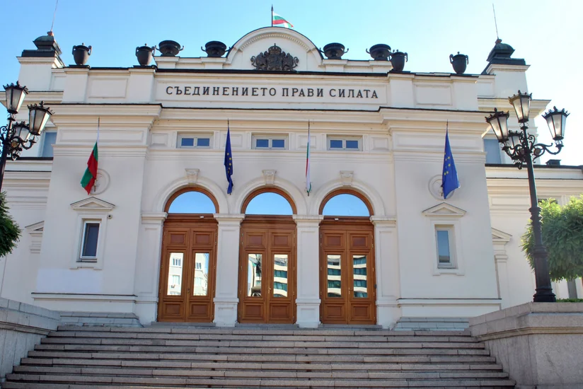 В Болгарии ввели зеленый сертификат для входа в парламент