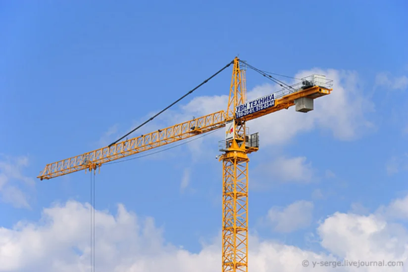 ​Niderlandda qaldırıcı kran aşıb, 20 nəfər yaralanıb - VİDEO