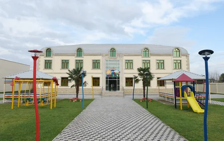 Azərbaycan Prezidenti Kürdəmirdə məktəb binasının açılışında iştirak edib