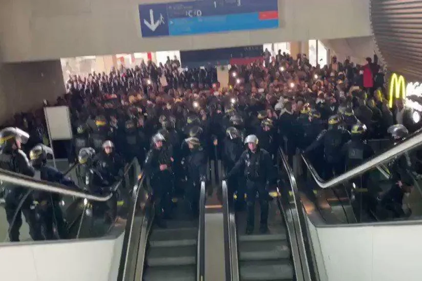 Мигранты провели в парижском аэропорту акцию протеста