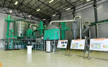 İlham Əliyev və Mehriban Əliyeva “Grand-Agro İnvitro” MMC-nin müəssisəsi ilə tanış olub