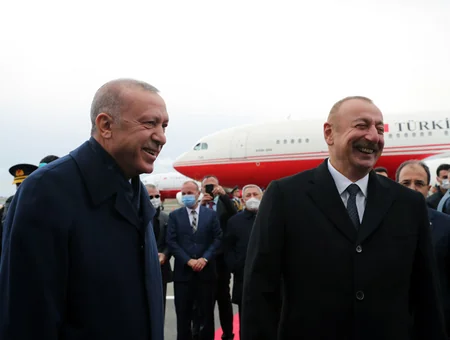 İlham Əliyev Ərdoğanı Füzuli Beynəlxalq Hava Limanında qarşılayıb