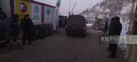 One more passenger car of peacekeepers uses freely Khankandi-Lachin road - UPDATED