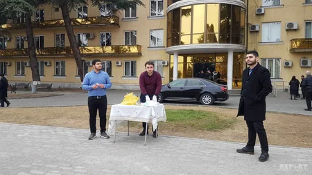 Azərbaycanlı gənclər etiraz aksiyası keçirdilər