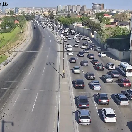На ряде дорог Баку наблюдаются пробки