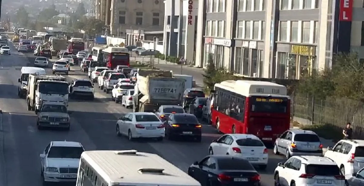 Bakıda 16 istiqamətdə tıxac var - YENİLƏNİB