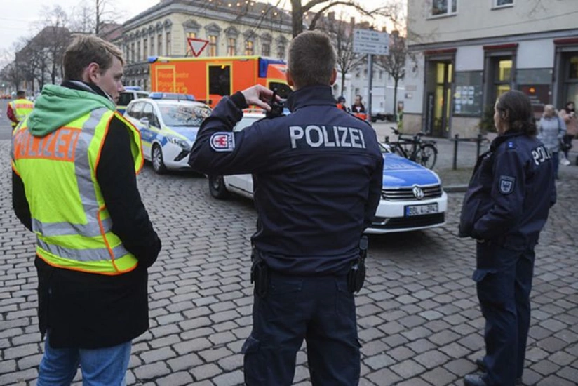 Almaniyada bazar şübhəli çamadana görə mühasirəyə alınıb