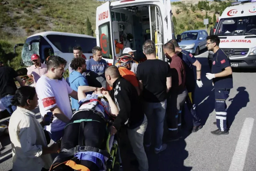 Türkiyədə iki avtobus qəzasında 5 nəfər ölüb, 56 nəfər yaralanıb