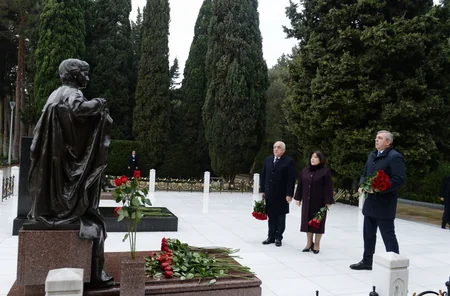 Azerbaijan's state and government officials pay respect to Great Leader Heydar Aliyev