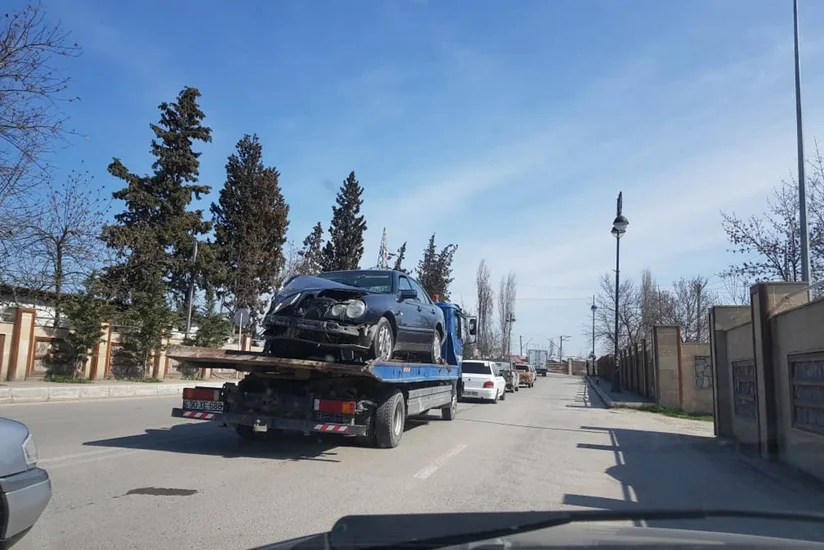 Ucarda avtomobil hasara çırpılıb, sürücü xəsarət alıb