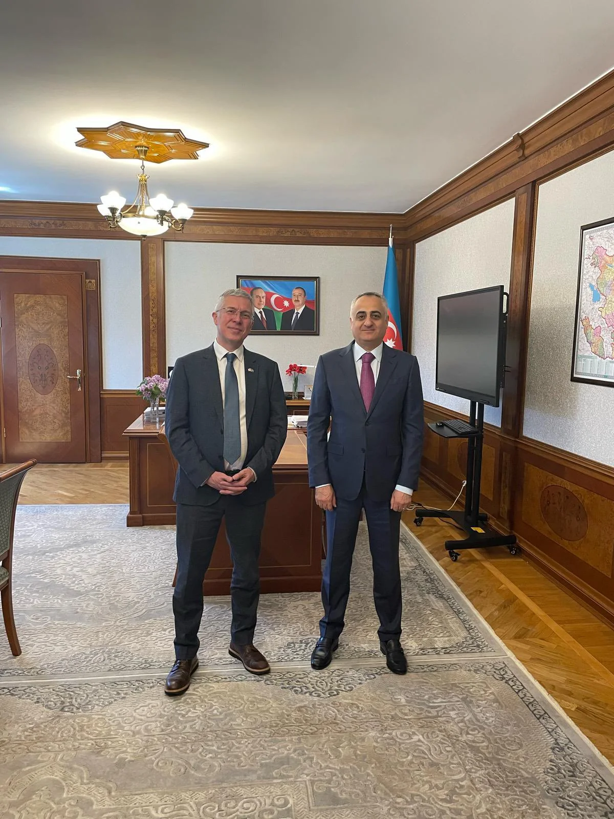 Britaniya səfiri Fuad Nəcəfli ilə Naxçıvanın enerji potensialını müzakirə edib