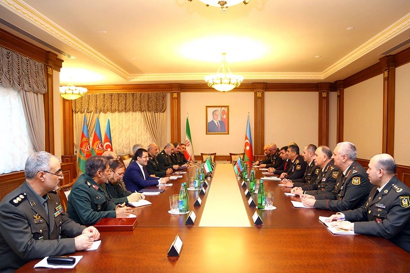 Azərbaycanın müdafiə naziri İran ordusunun Baş Qərargah rəisi ilə görüşüb