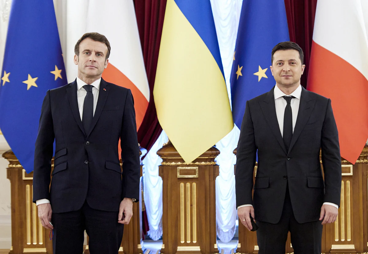 Макрон провел телефонный разговор с Зеленским