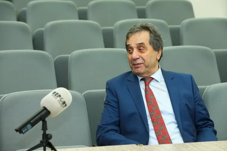 Siyavuş Kərimi: Məktəbli övladlarım da Prezident İlham Əliyevin çıxışlarını böyük həvəslə izləyirlər - MÜSAHİBƏ