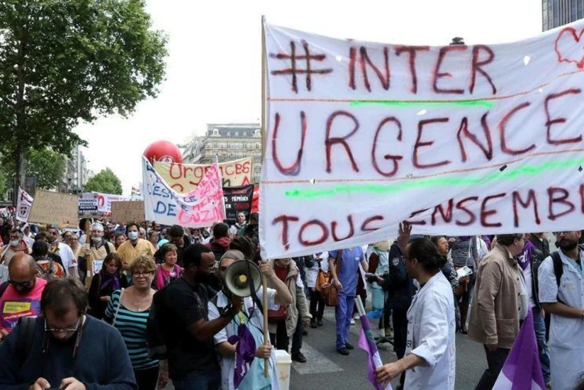 Fransada təcili yardım əməkdaşları etiraz aksiyası keçirir