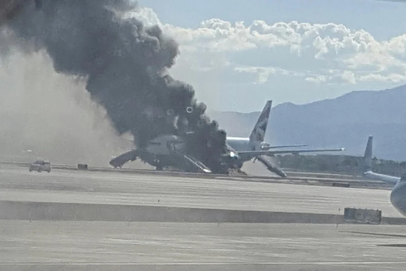 В Индонезии двигатель пассажирского самолета загорелся после взлета
