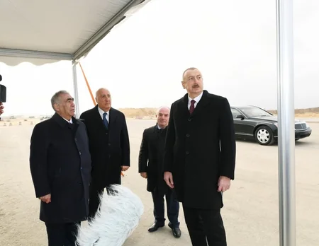 Президент ознакомился со строительством новой автодороги Баку-Губа-госграница России - ОБНОВЛЕНО - ФОТО