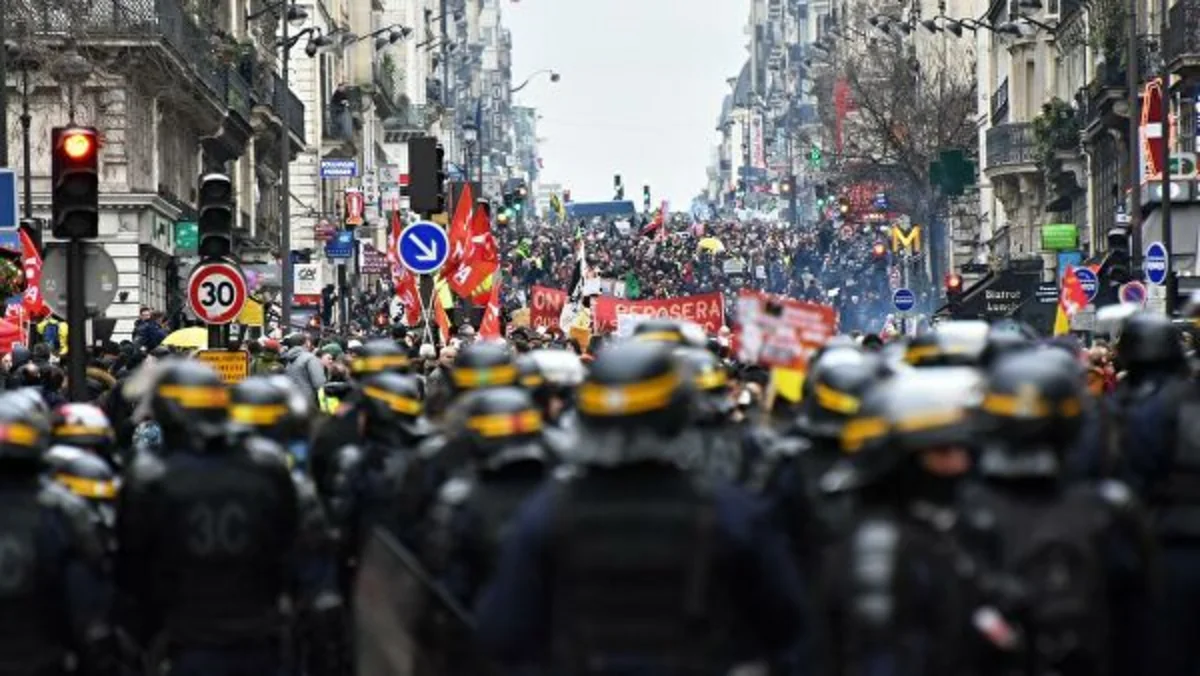 В Париже произошли столкновения протестующих с полицией