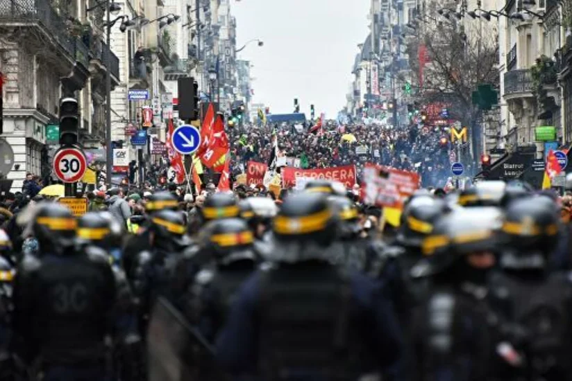В Париже произошли столкновения протестующих с полицией