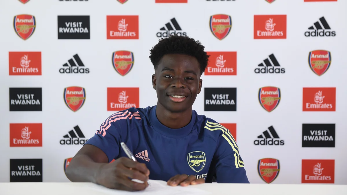 Arsenal 19 yaşlı futbolçu ilə uzunmüddətli müqavilə imzaladı
