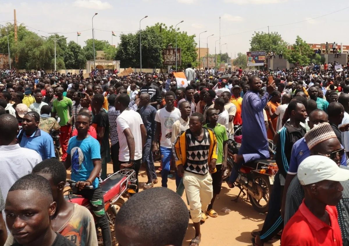 Nigerlilər Fransa hərbçilərinin ölkədən çıxarılmasını qeyd ediblər