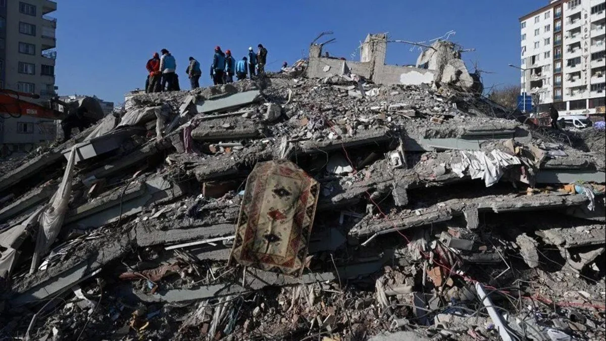 Türkiyə hərbçiləri zəlzələdən 140 saat sonra 57 yaşlı qadını xilas ediblər