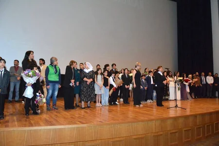 Vətən müharibəsi kadrlarının yer aldığı “Köhnə çamadanlar” filmi təqdim olunub