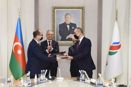 SOCAR-ın Heydər Əliyev adına Neft Emalı Zavodu yeni müqavilələr imzalayıb