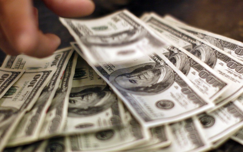 Azerbaijan-based banks see decline in dollar purchase