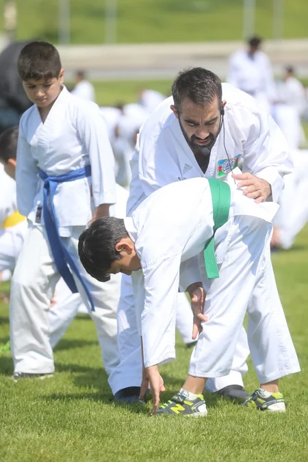 Heydər Əliyev Mərkəzinin parkında karate dərsi keçirilib