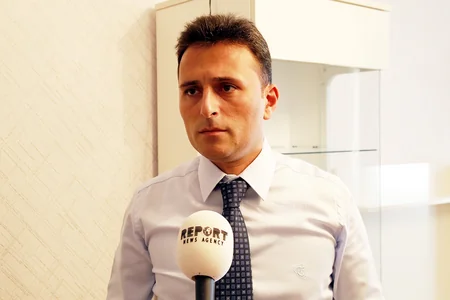 Bakıda yanan binanın sakinləri mənzillərinə köçürülür - FOTO