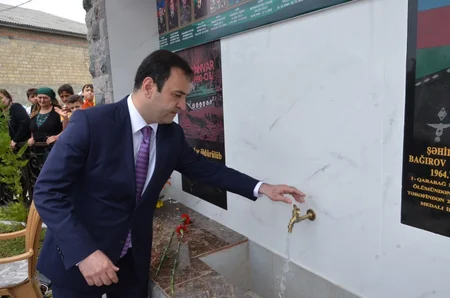 Şəhidin ad günü məzarı yanında qeyd olunub