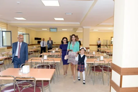Azərbaycanın birinci xanımı Türkandakı respublika xüsusi internat məktəbinin açılışında iştirak edib