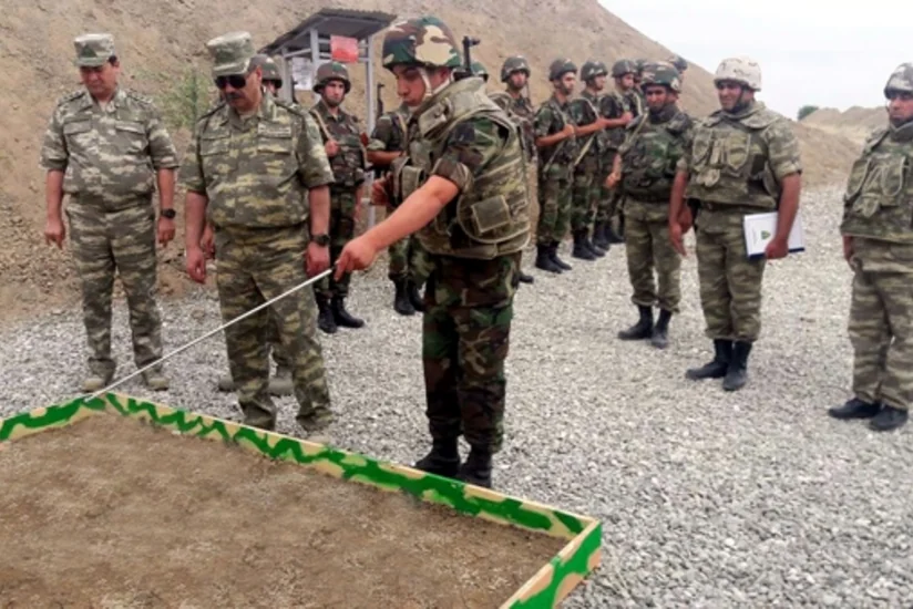 Azərbaycanın müdafiə naziri cəbhə bölgəsində yerləşən hərbi hissələrdə olub