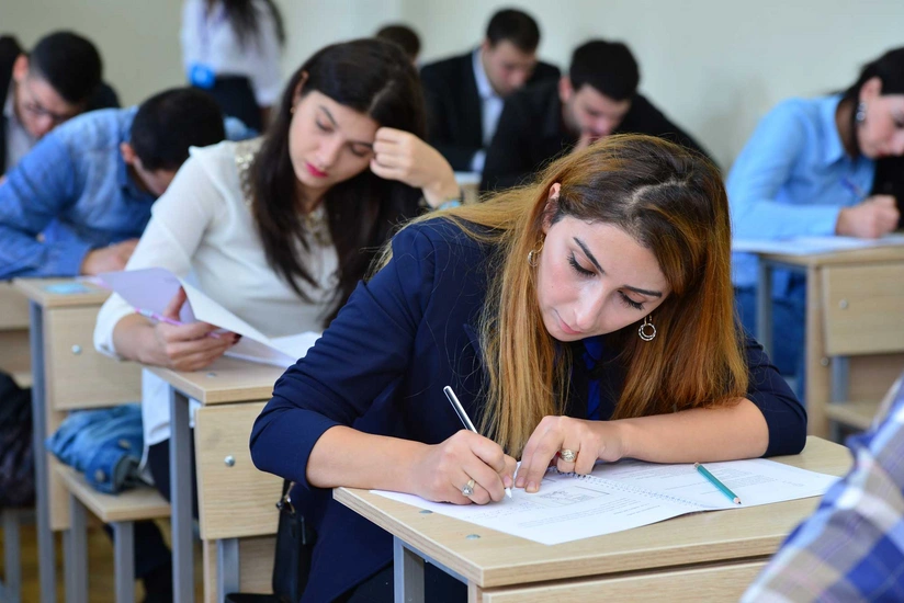 Dövlət qulluğunda fəaliyyətin davam etdirilməsi üzrə test imtahanı keçirilib