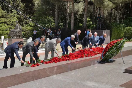 Руководство SOCAR посетило могилу Гейдара Алиева