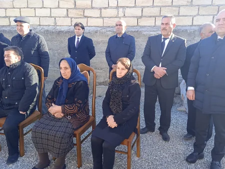 Şəhid ailələri və müharibə əlillərinə daha 100 mənzil və fərdi ev verilib