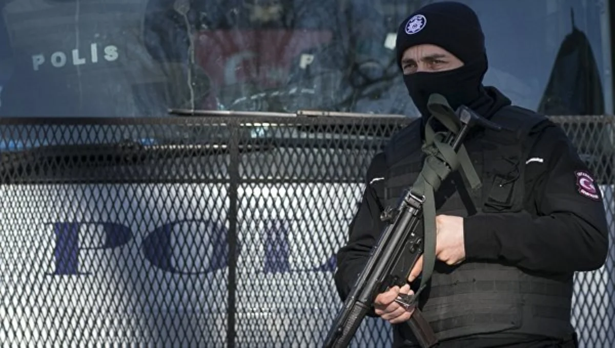 В Турции при взрыве заминированного автомобиля погибли два человека