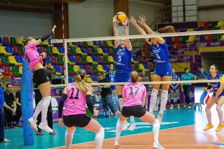 Qadın voleybolçular arasında Azərbaycan çempionatında III turun oyunları keçirilib