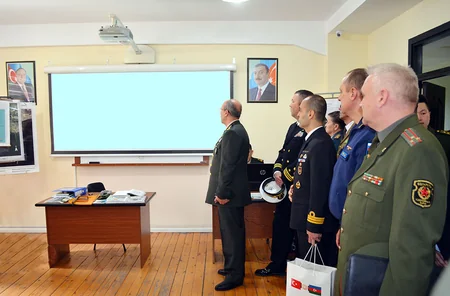 Hərbi attaşelər Heydər Əliyev adına Hərbi İnstitutu ziyarət ediblər