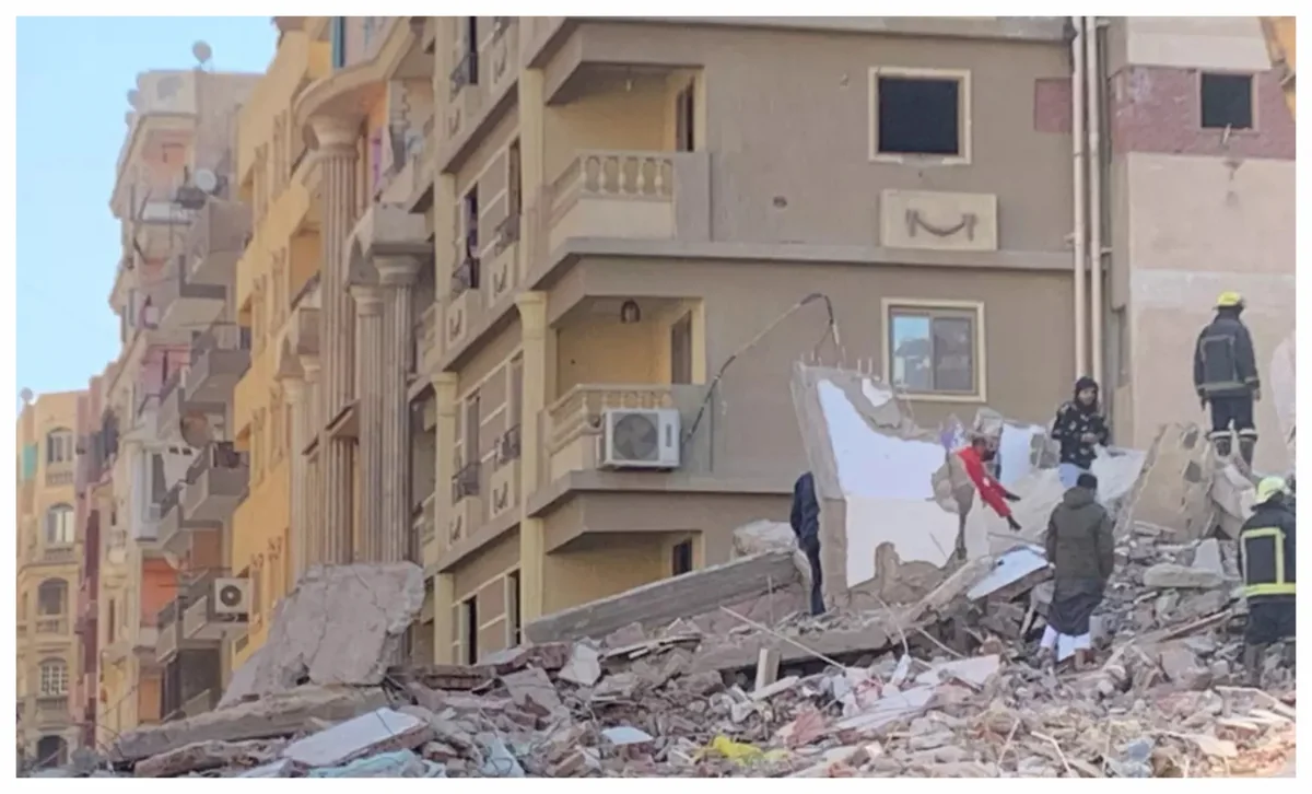 Misirdə 13 mərtəbəli bina çöküb