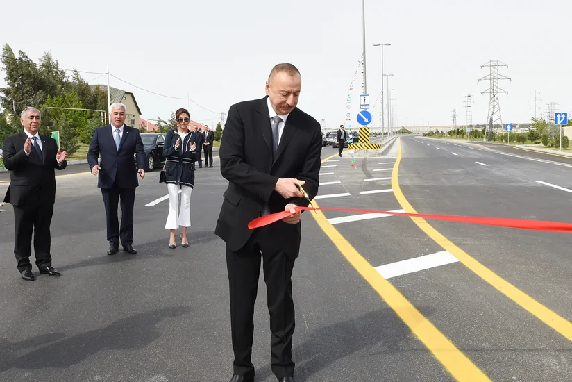 President Ilham Aliyev inaugurates a new bridge in Pirallahi settlement