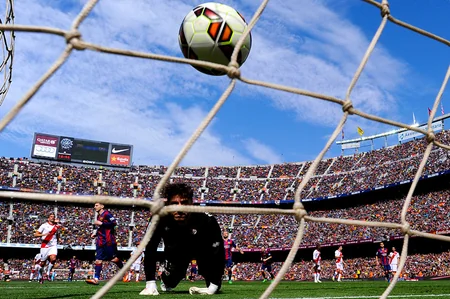 ​Барселона вышла в лидеры, Месси догнал Роналду