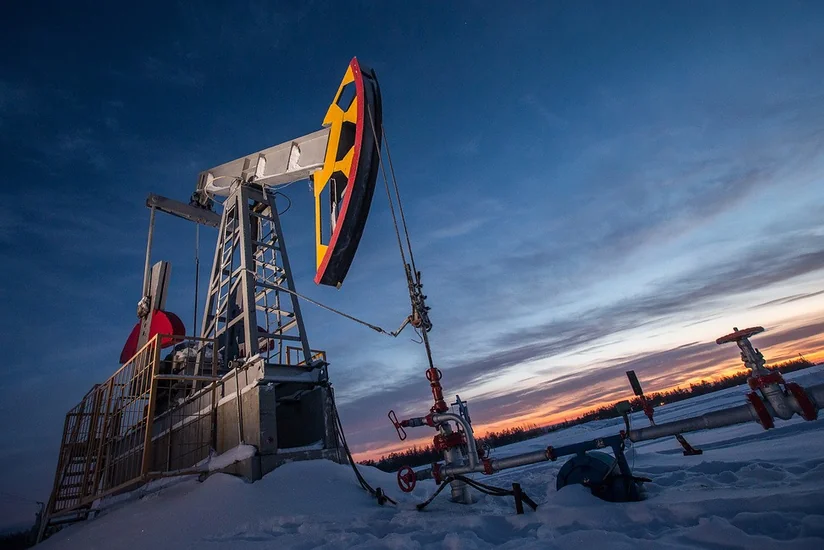 OPEC+ ölkələri neft hasilatını sutkada 1 milyon barel azalda bilər